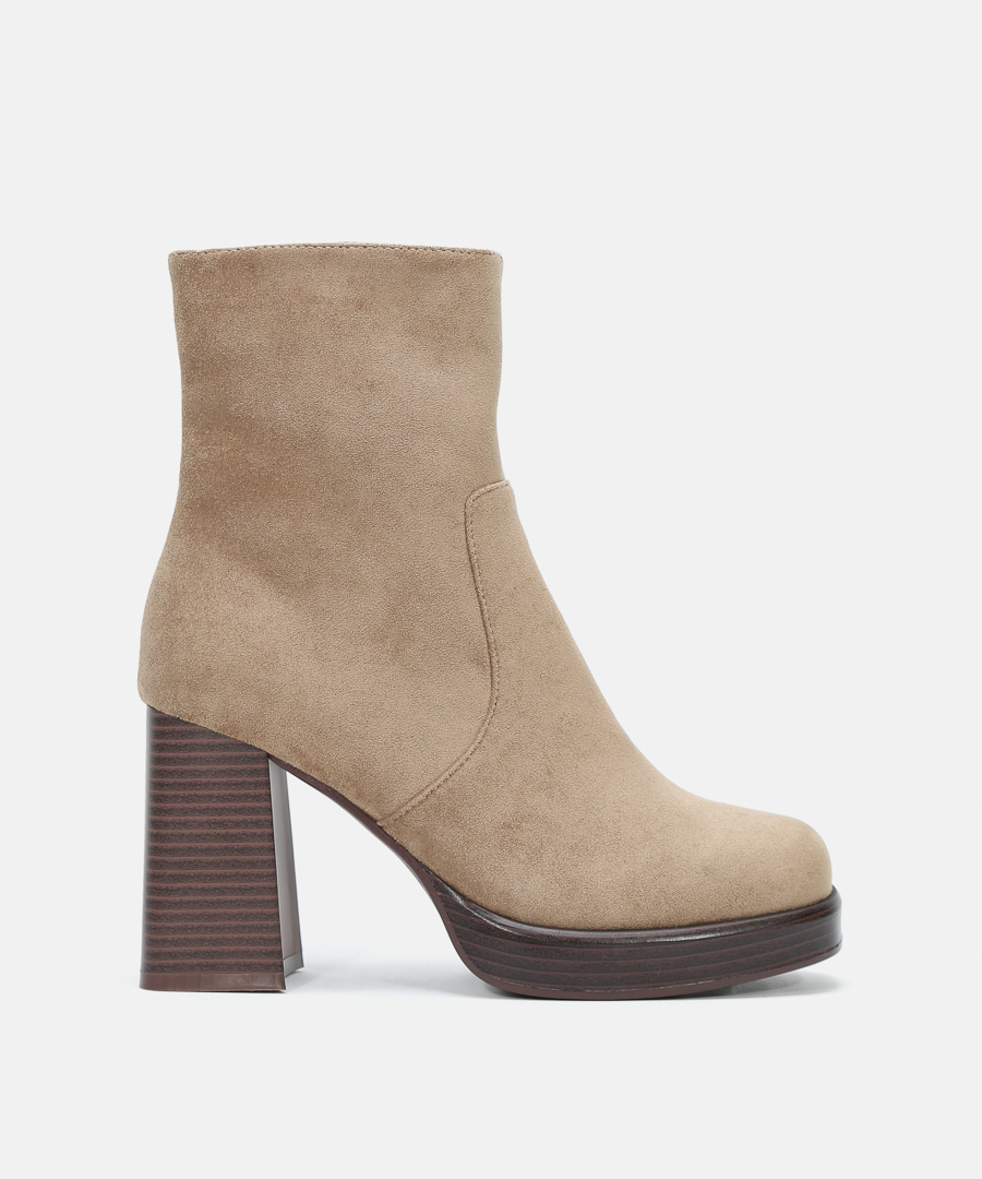 Botines tac&oacute;n punta cuadrada